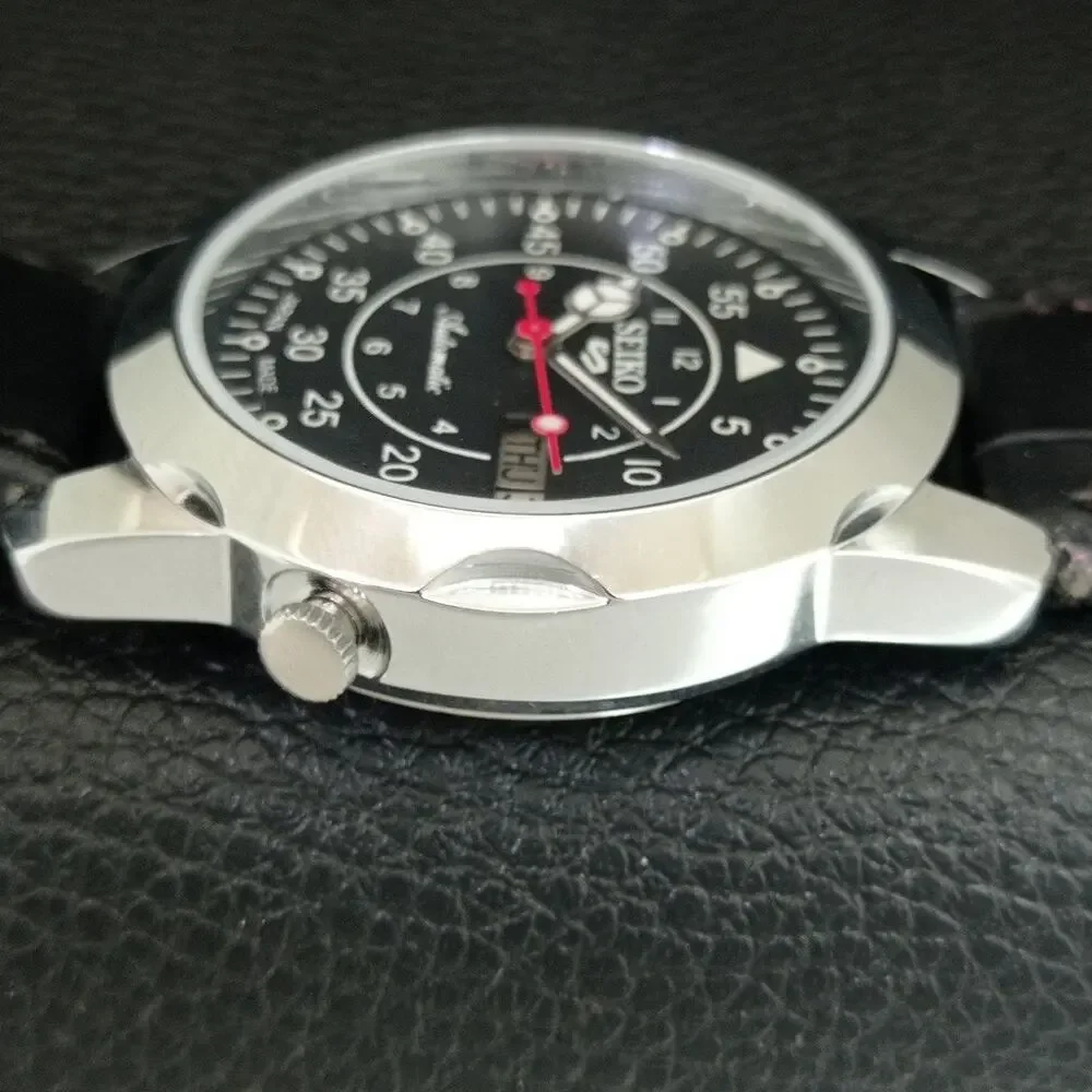 Vintage 1981 Seiko Automatic Mens Silver Watch W/daydate & Red accents